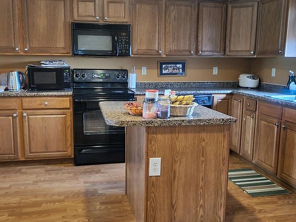 4th image of 104 Stevens Dr