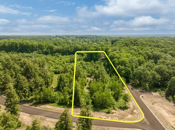 8903 Hemlock Hill Dr #17, Traverse City, MI 49685