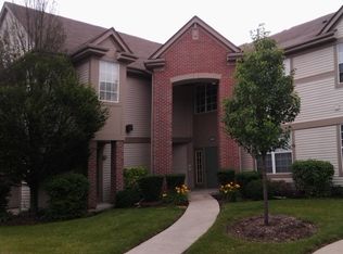 1689 Carlemont Dr APT A, Crystal Lake, IL 60014