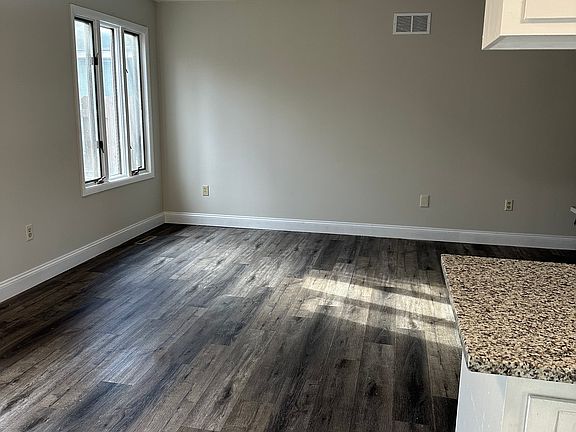 3rd image of 1712 Falcon Dr