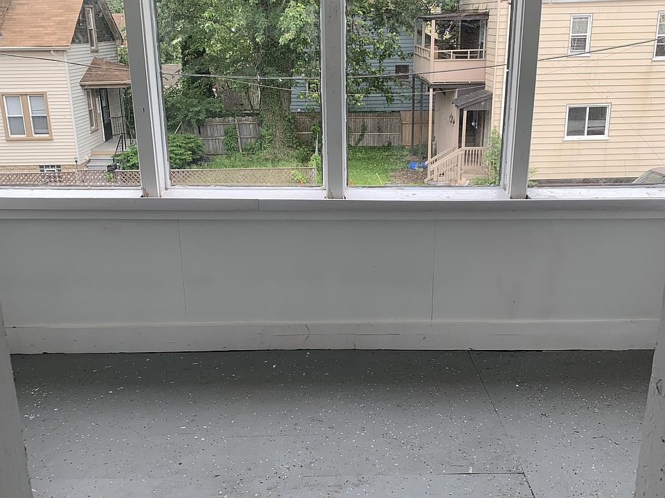 1st image of 4278B Pitt St