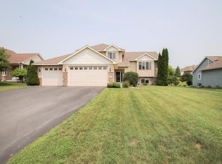 617 Overlook Dr, Buffalo, MN 55313