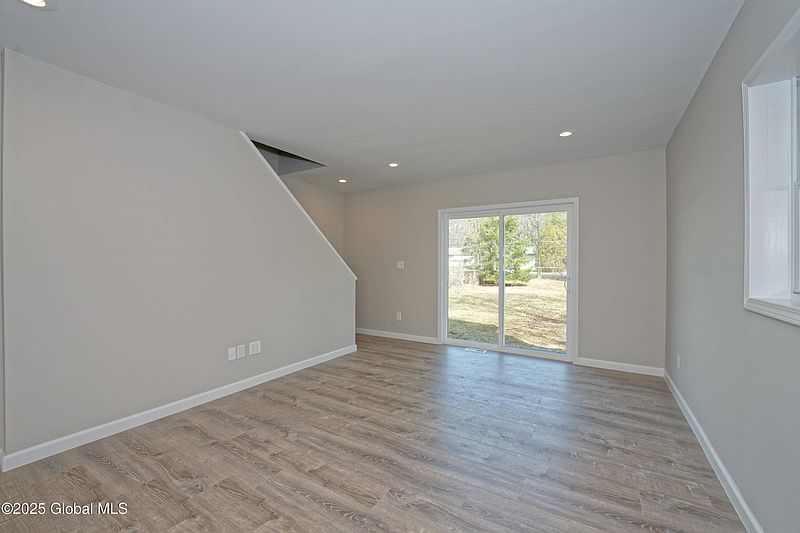 5th image of 122 Harris Avenue