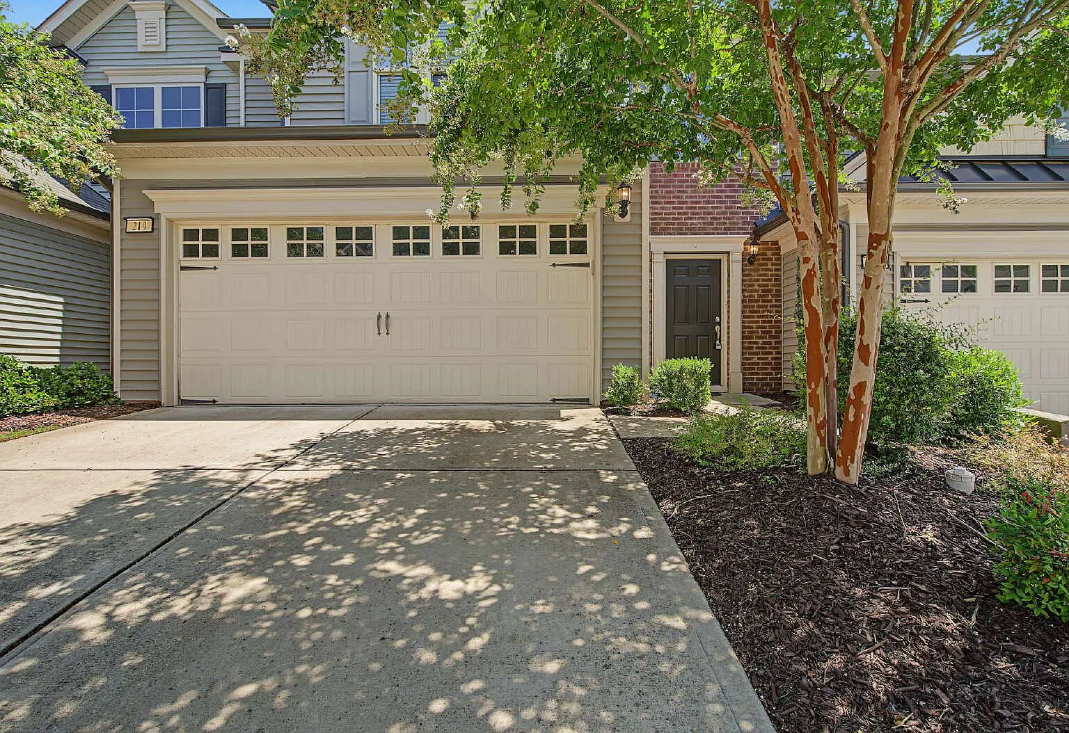 3 bed, 2.5 bath, 1870 sqft, $2,295 — Photo 2