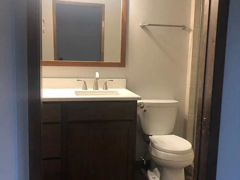 807 Westshore Dr NE #B5 — Photo 8