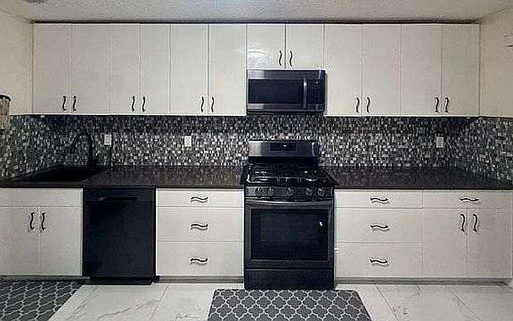 3rd image of 120 Linda Ln