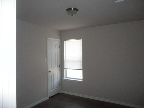 5th image of 4203 Cambridge Dr APT B
