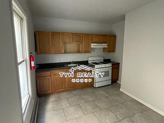2nd image of 323 Amherst St Floor 1