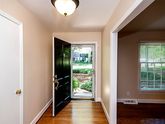 2nd image of 7060 Knightswood Dr