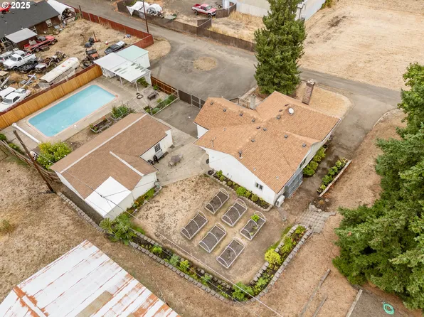 157 NE Spencer Ct, Roseburg, OR 97470