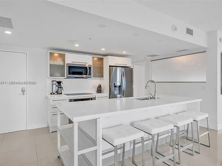 185 SW 7th St #3611 — Photo 5