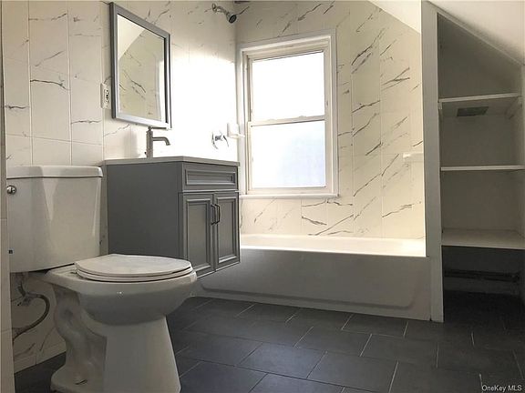 5th image of 156 Montgomery St #3