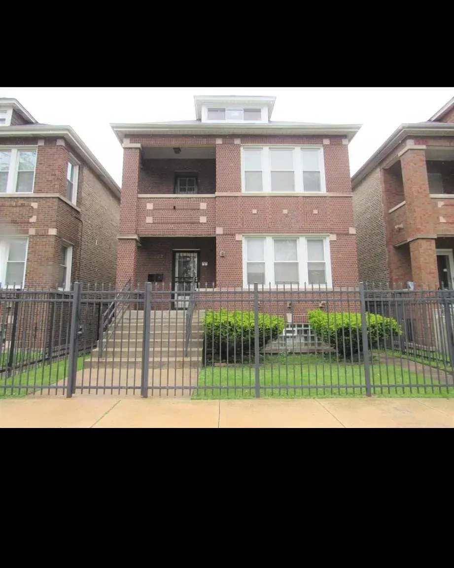 8727 S Manistee Ave — Photo 1