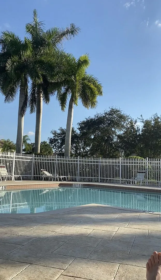 ** 3/2.5 Townhouse Available For Season ** Beautifully Updated Unit ** Stratford Place North Naples — Photo 2