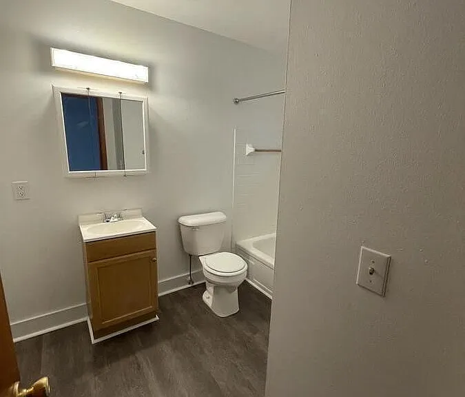 207 Van Nest St #3 — Photo 8