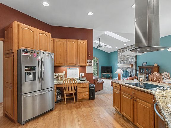 4th image of 10 Vienna Cir