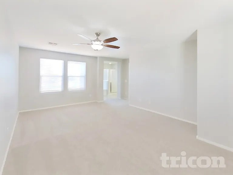 31333 N Cavalier Dr — Photo 9