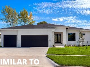 14611 Holcomb Ave, Urbandale, IA 50323