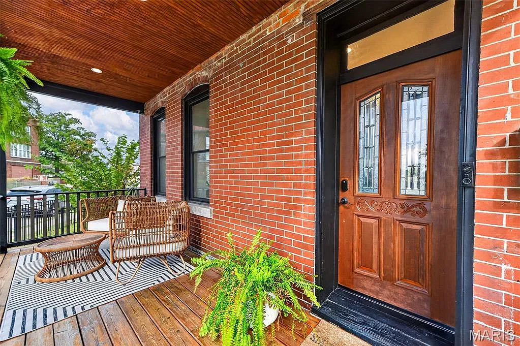 3 bed, 2.5 bath, 1899 sqft, $4,000 — Photo 3