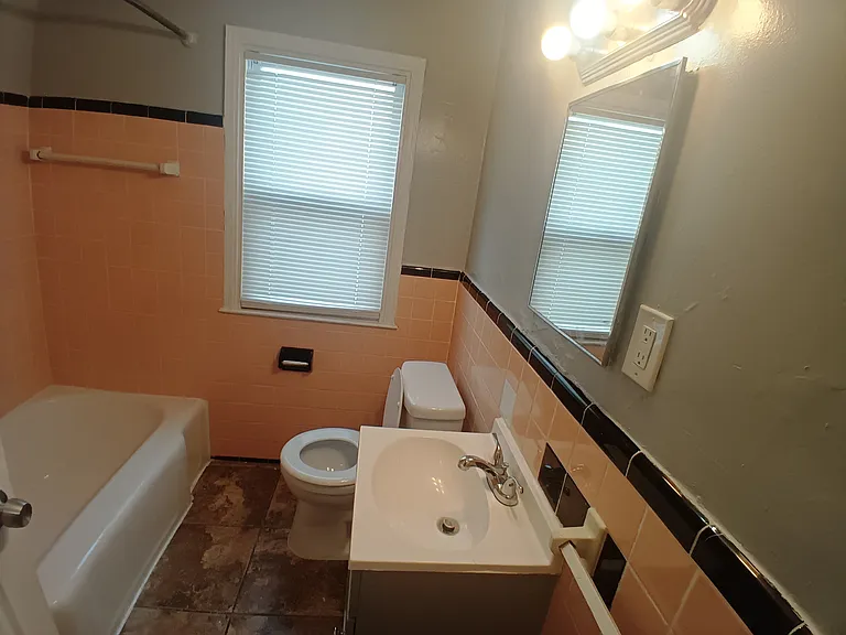 12944B Rosemont Ave — Photo 6