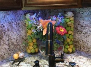 35 Hewitt Ln, Sicklerville, NJ 08081