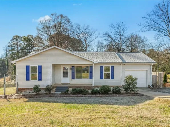 224 Church St, Randleman, NC 27317