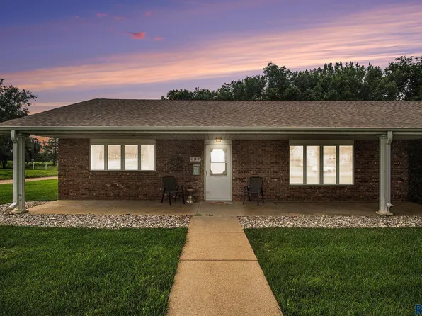 837 E Center St, Madison, SD 57042