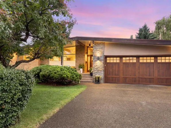 43 N Cromwell Ave NW, Calgary, AB T2L 0M6