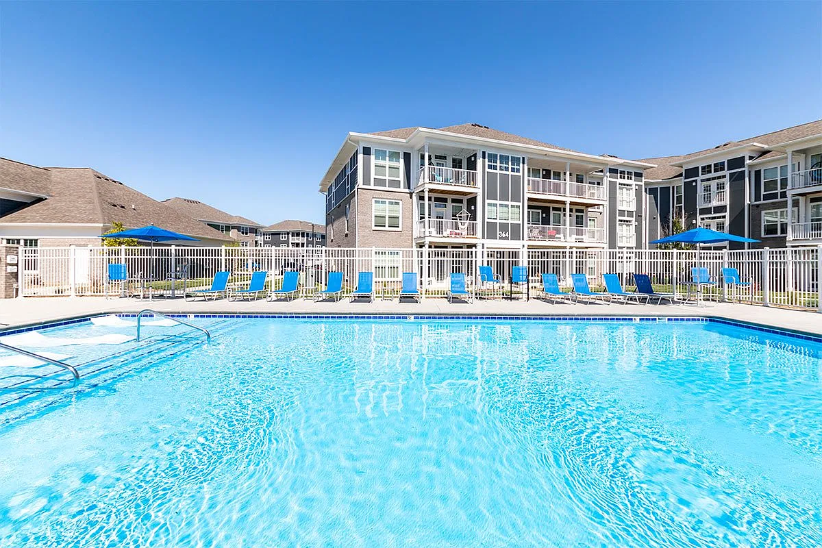 Shoreline Flats Apartments — Photo 1