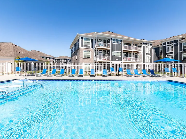Shoreline Flats Apartments — Photo 1