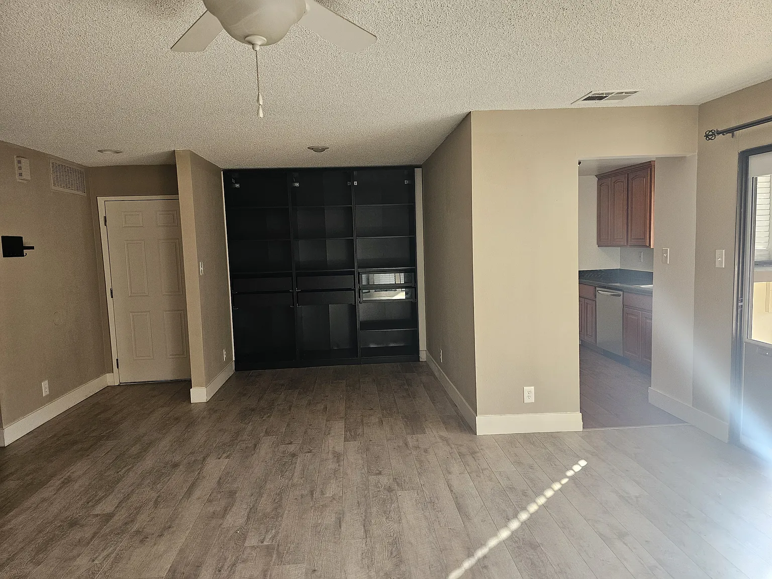 2 bed, 944 sqft, $2,500 — Photo 2