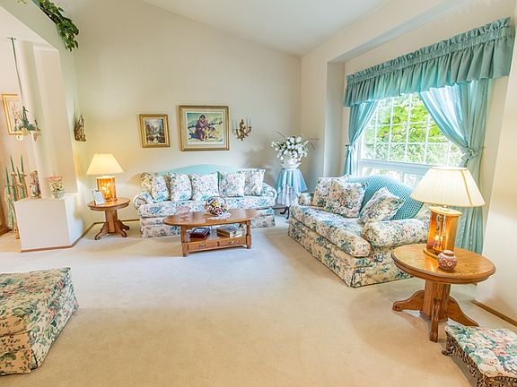 3rd image of 10842 Hillsboro Dr NW