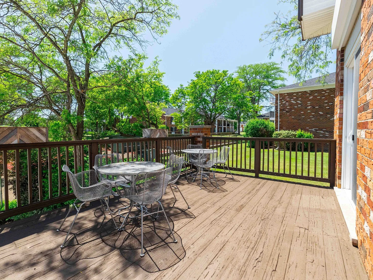 Knollwood Village Apartments — Photo 2