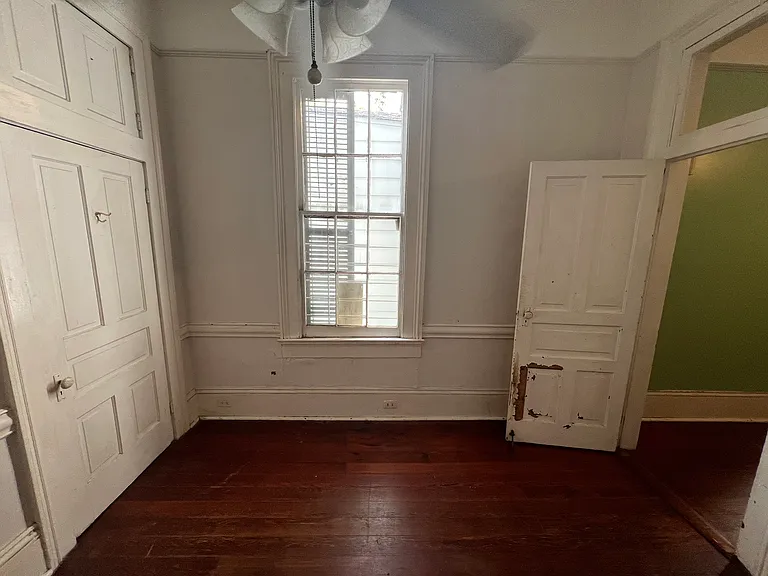 Middle bedroom