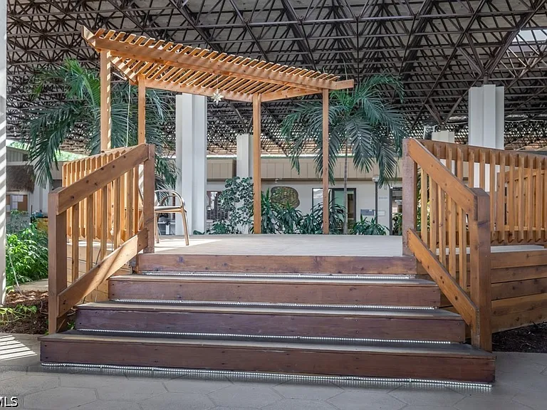 7430 Lake Breeze Dr #402 — Photo 36