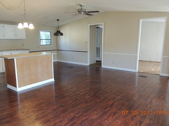 4th image of 35 Deanne Cir