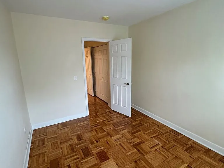 2420 E Washington Ave — Photo 11