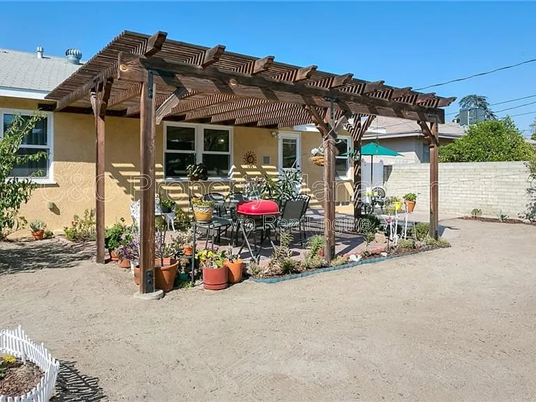 11252 Delano St — Photo 26