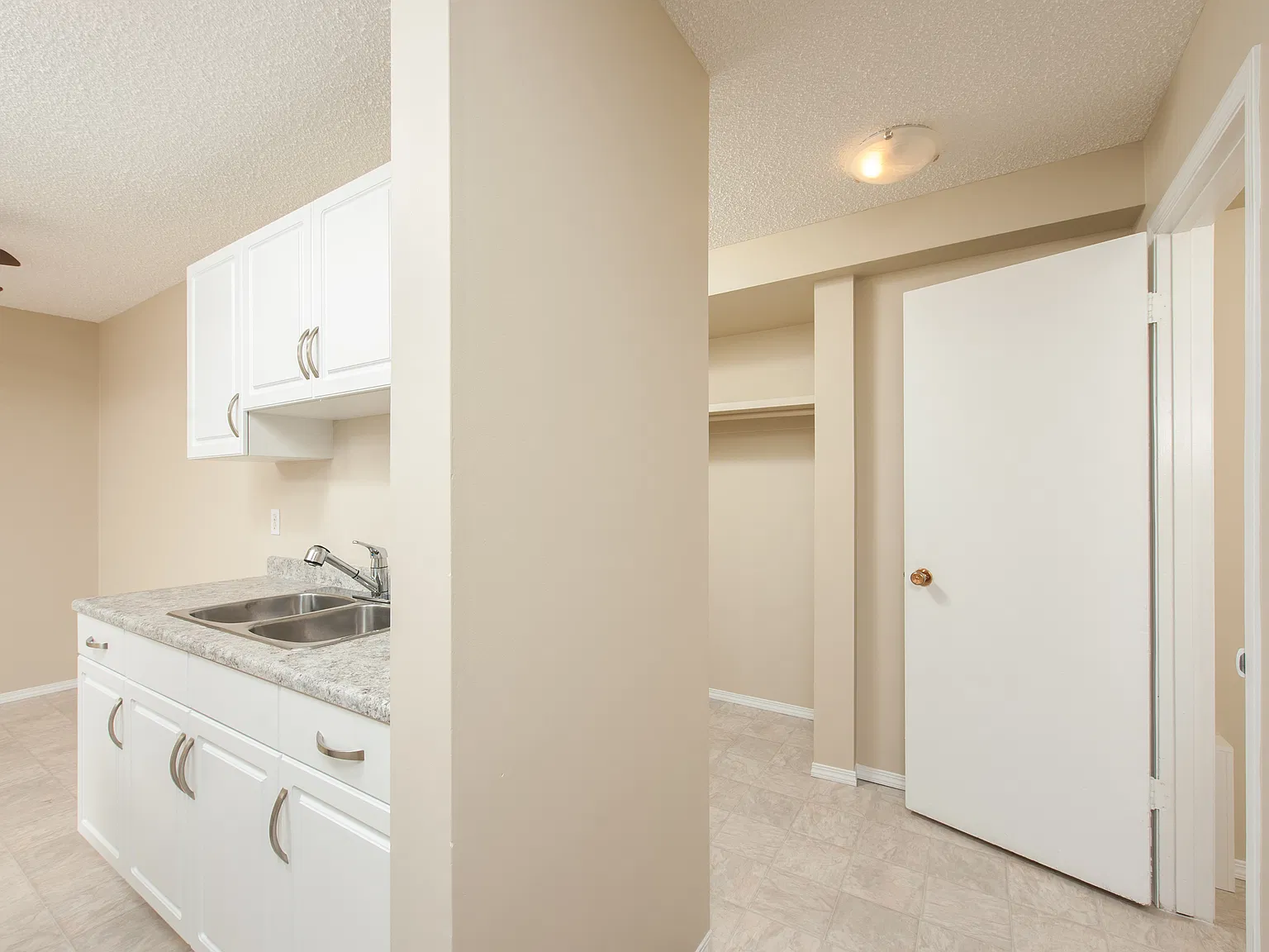 Fernwood Apartments — Photo 3