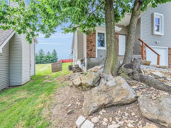4th image of 1403 La Chateau Dr