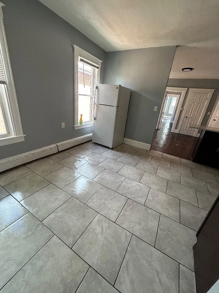 2 bed, 800 sqft, $1,400 — Photo 2