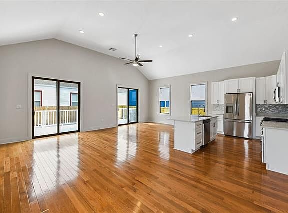 4th image of 2139 Columbus St