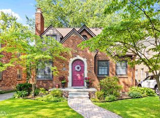 417 Moran Rd, Grosse Pointe Farms, MI 48236