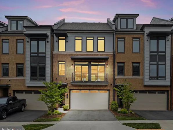 1805 Yellow Garnet Ter SE, Leesburg, VA 20175