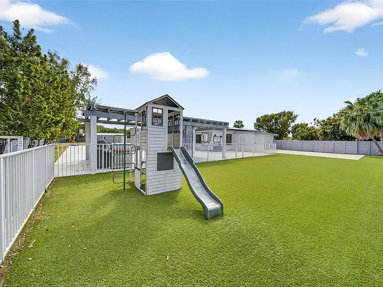 11951 SW 120th Ter — Photo 37