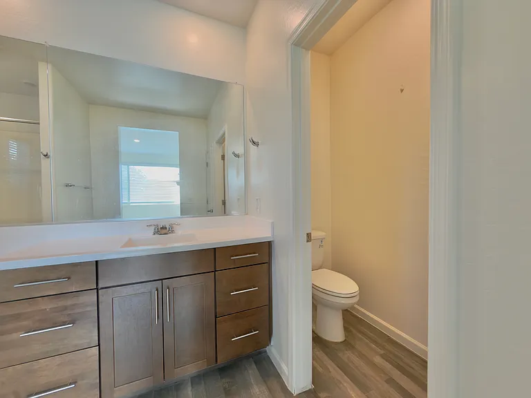 4523 N 92nd Ave — Photo 3