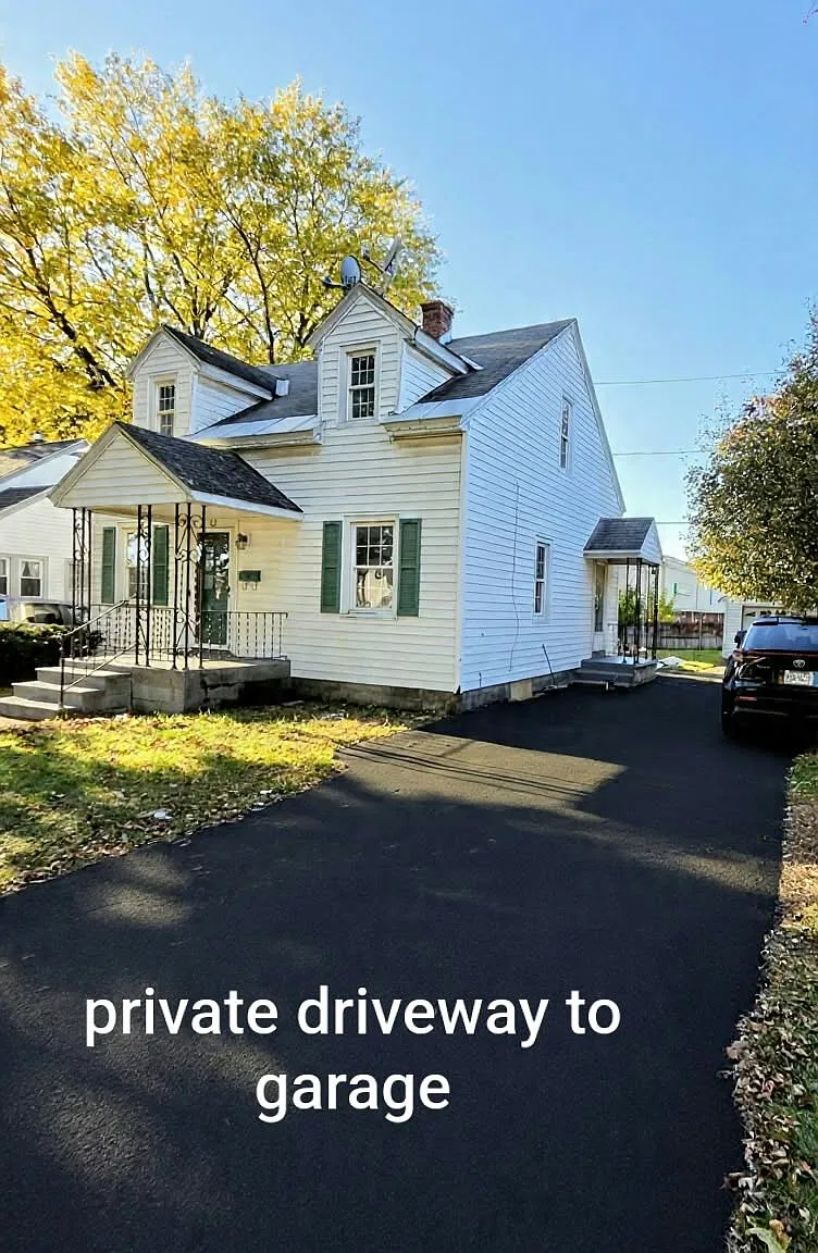 3 bed, 972 sqft, $1,700 — Photo 3