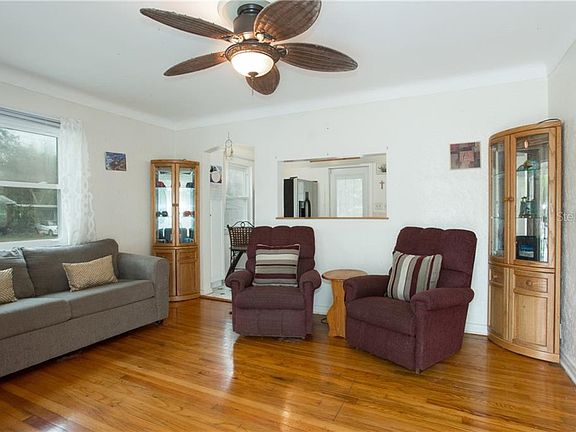 4th image of 807 59th Ave NE