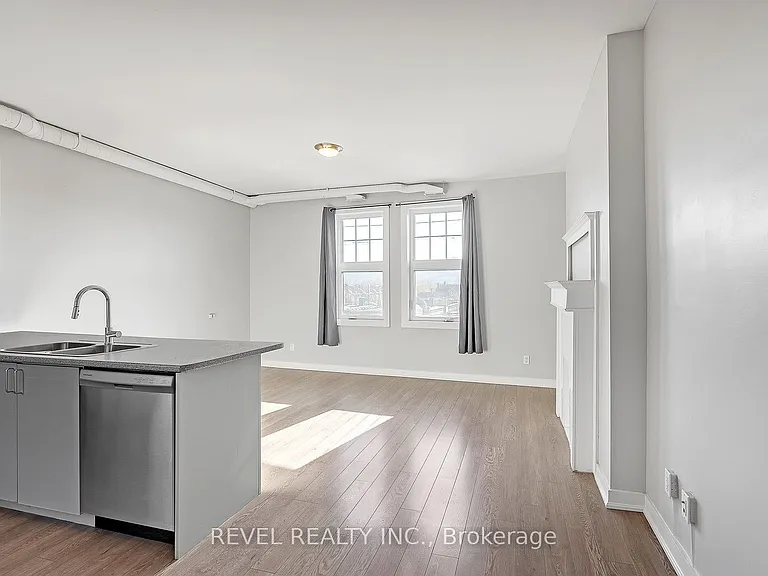 657 Barton St E #302 — Photo 8