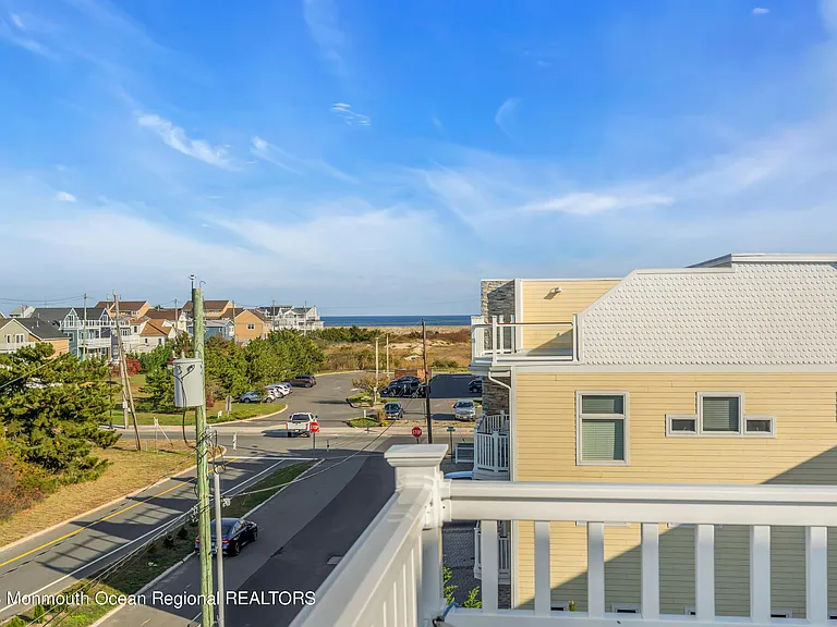121 Dewey Dr — Photo 20